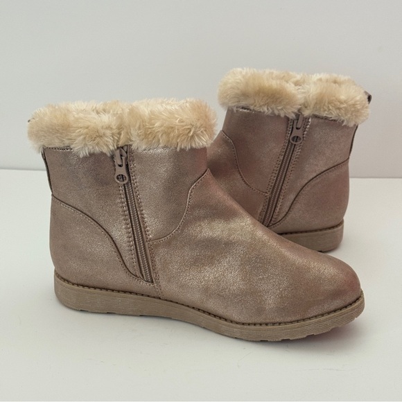 Cat & Jack Girls Shearling Style Boots Faux Fur Round Toe Size 5 - Picture 2 of 10